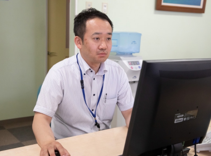 工藤酸素店 川村(デスクワーク)